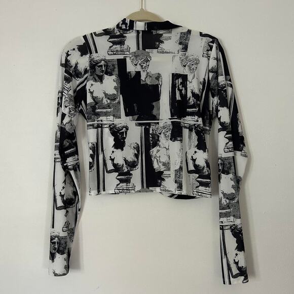Black and White Pattern Print Button Up Top - Picture 4 of 4